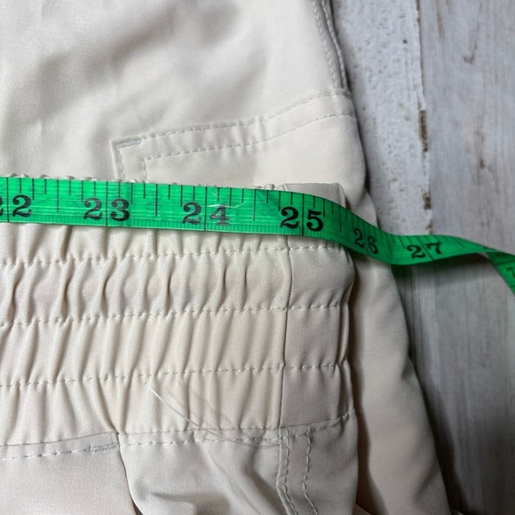 Old Navy Strechtech Lightweight Jogger Womens Cream Cargo Pants 3X & 4X - Picture 5 of 16